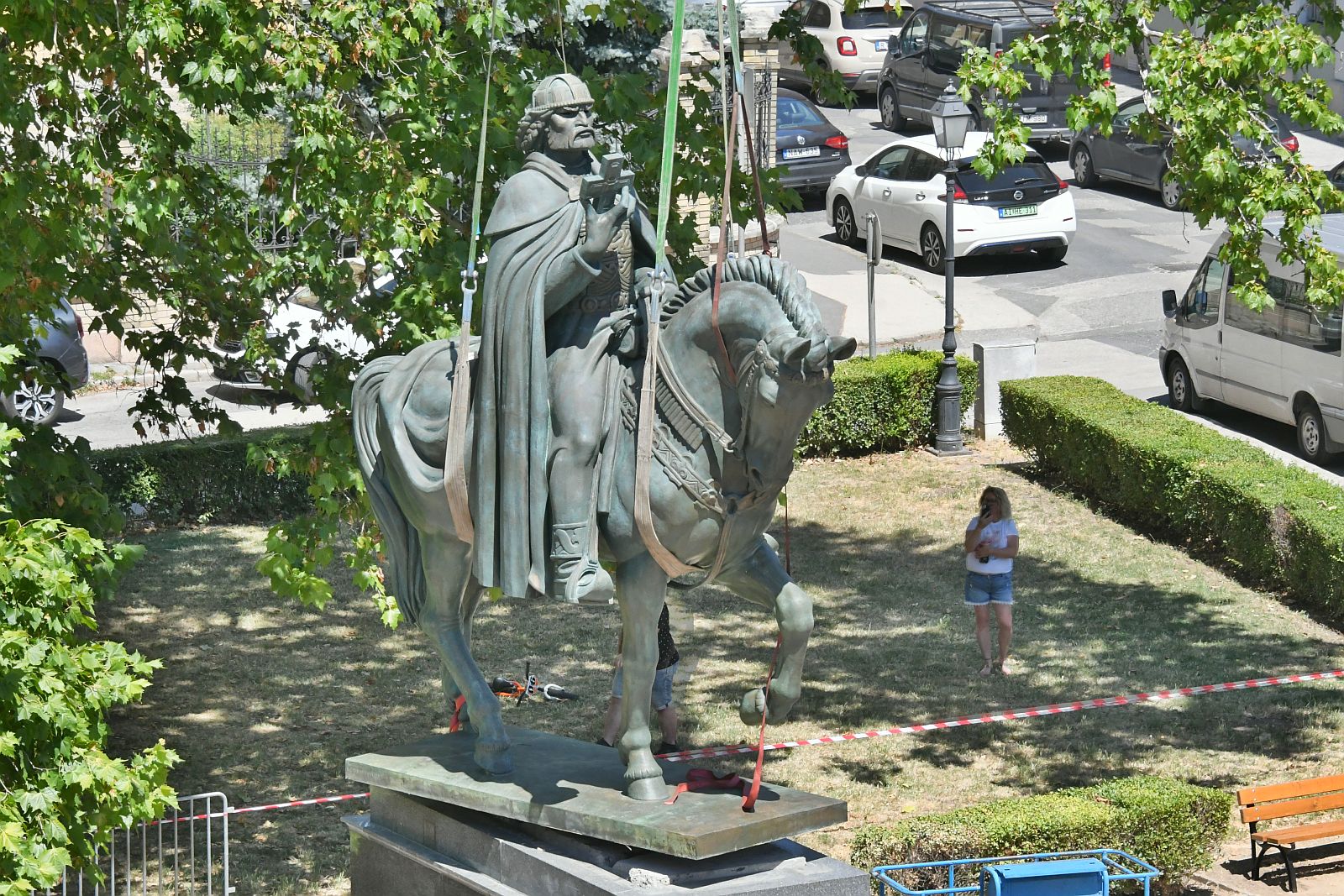 A szent király lovon, avagy egy szoborállítás előzményei